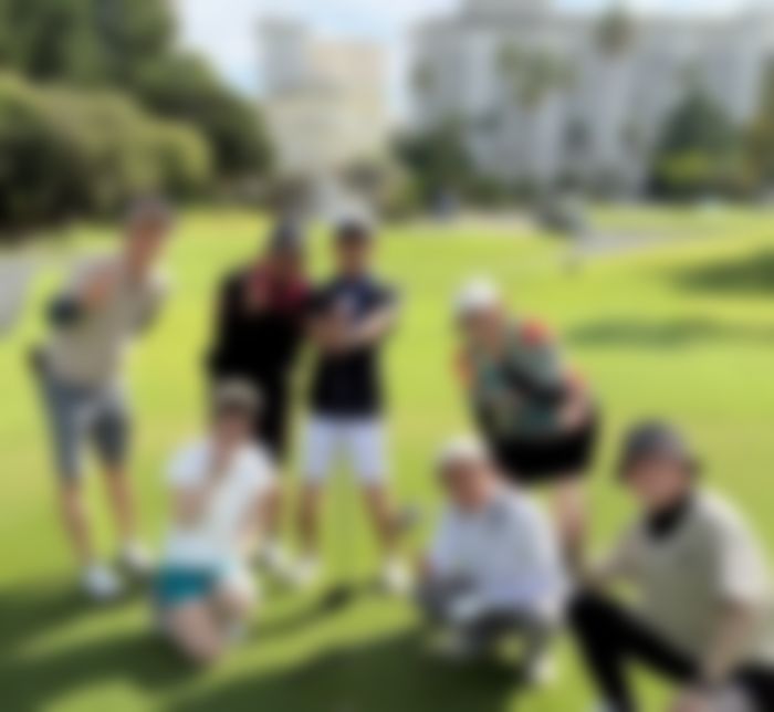 コース上でポーズをとる参加者